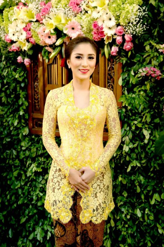 kebaya brokat modern untuk pesta