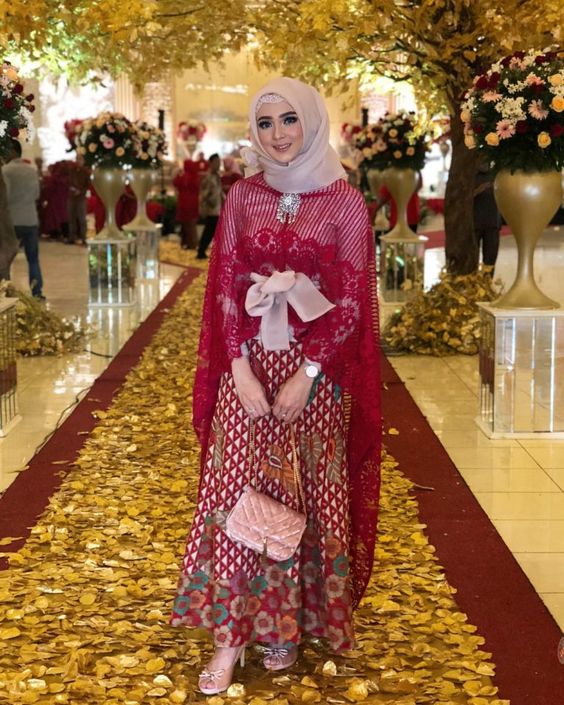 model baju pesta terbaru dengan aksesoris ikat pinggang