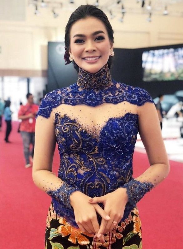 kebaya modern transparan