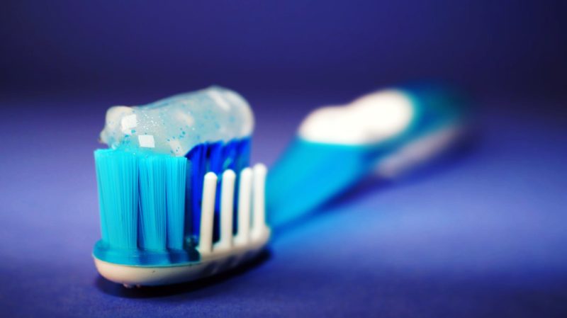 manfaat pasta gigi untuk bibir